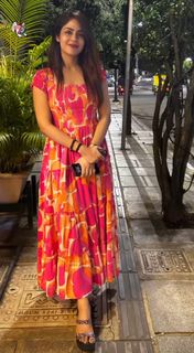 Malavika Wales feet photo 3