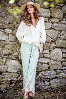 Malena Costa feet photo thumbnail