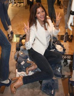 Malena Costa feet photo thumbnail