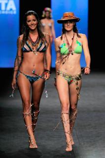 Malena Costa feet photo thumbnail