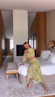 Malena Costa feet photo thumbnail