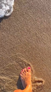 Malena Costa feet photo thumbnail