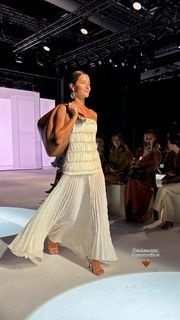 Malena Costa feet photo thumbnail