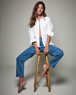 Malena Costa feet photo thumbnail