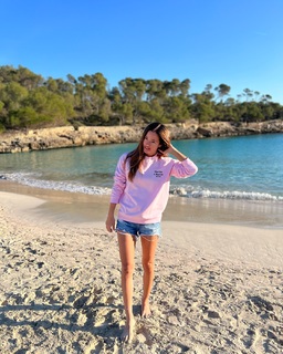 Malena Costa feet photo thumbnail