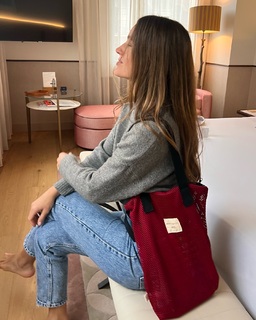 Malena Costa feet photo thumbnail