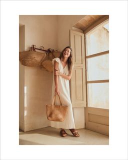 Malena Costa feet photo thumbnail