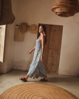 Malena Costa feet photo thumbnail