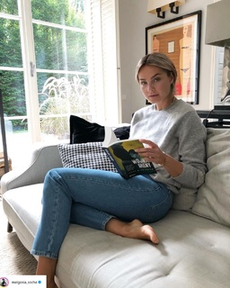 Malgorzata Socha feet photo thumbnail