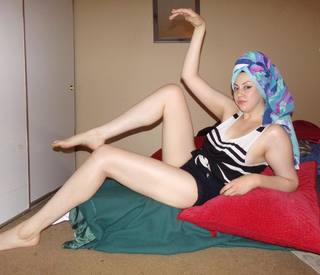 Malia Arrayah feet photo 3