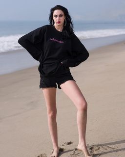 Malia Arrayah feet photo 10