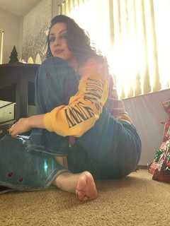 Malia Arrayah feet photo 1