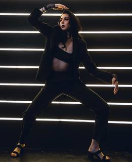 Malia Arrayah feet photo 3