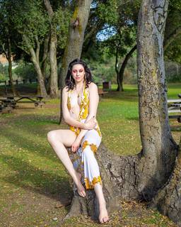 Malia Arrayah feet photo 5