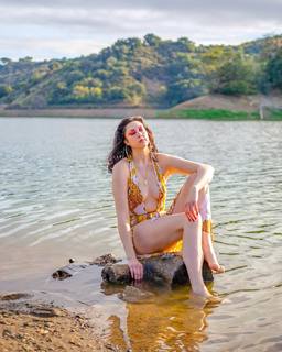 Malia Arrayah feet photo 20