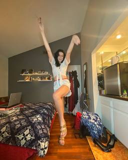 Malia Arrayah feet photo 15