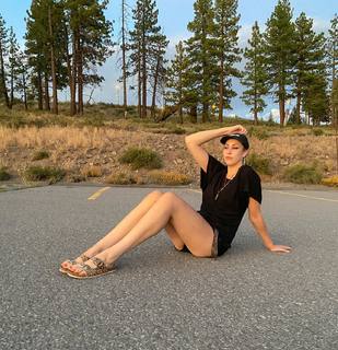 Malia Arrayah feet photo 8