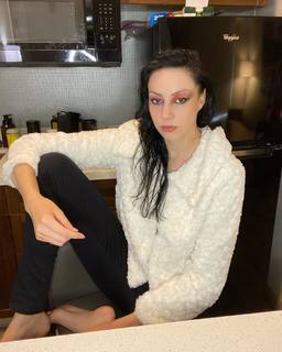 Malia Arrayah feet photo 14