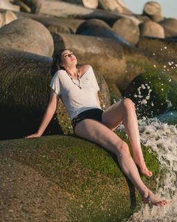 Malia Arrayah feet photo 18