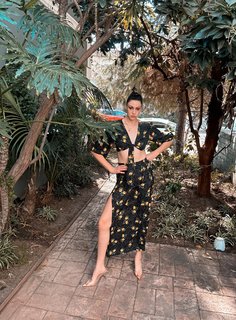 Malia Arrayah feet photo 4