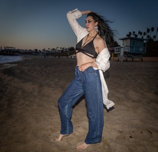 Malia Arrayah feet photo 7