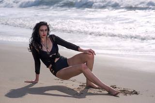 Malia Arrayah feet photo 13