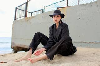 Malia Arrayah feet photo 13