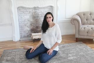 Malia Arrayah feet photo 8