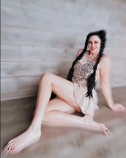 Malia Arrayah feet photo 15