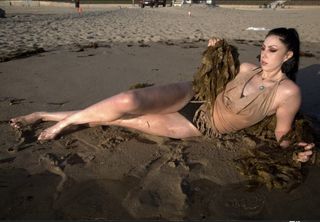 Malia Arrayah feet photo 10