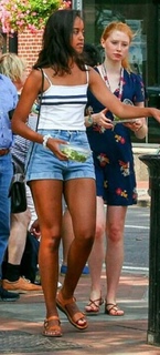 Malia Obama feet photo thumbnail