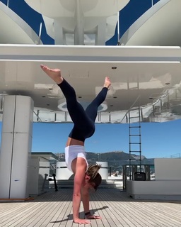 Malia White feet photo 2