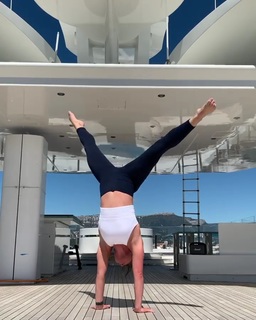 Malia White feet photo 1