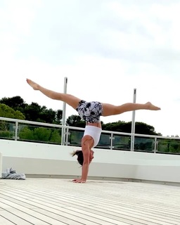 Malia White feet photo 18