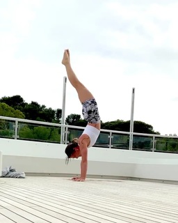 Malia White feet photo 16
