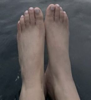 Malia White feet photo 11