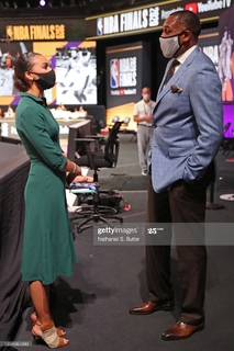 Malika Andrews feet photo thumbnail