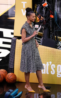 Malika Andrews feet photo thumbnail