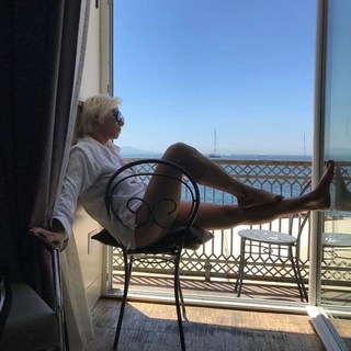 Malika Ayane feet photo 3