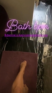 Malika Ayane feet photo 13