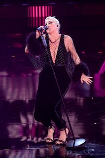 Malika Ayane feet photo 2