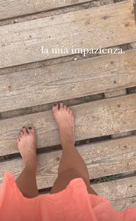Malika Ayane feet photo 10