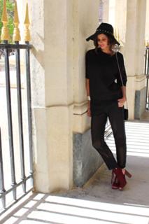 Malika Ménard feet photo thumbnail