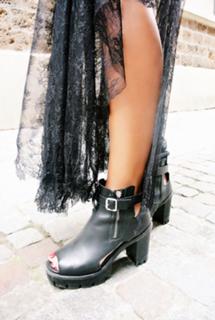 Malika Ménard feet photo thumbnail