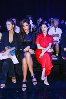 Malika Ménard feet photo thumbnail