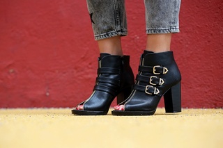 Malika Ménard feet photo thumbnail