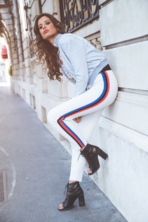 Malika Ménard feet photo thumbnail