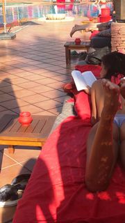 Malika Ménard feet photo thumbnail