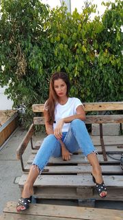 Malika Ménard feet photo thumbnail