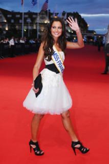 Malika Ménard feet photo thumbnail